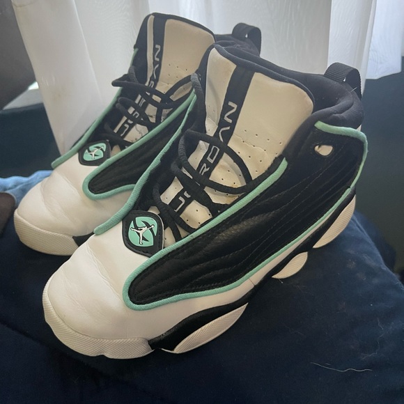 Youth 1.5 Jordan’s - Picture 5 of 5